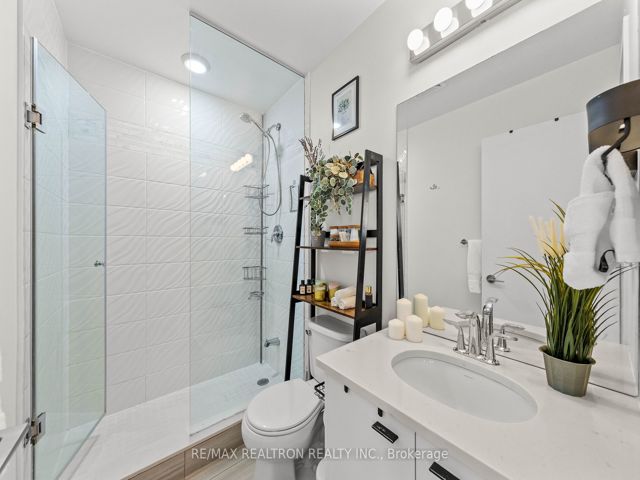 1301 - 5101 Dundas St W