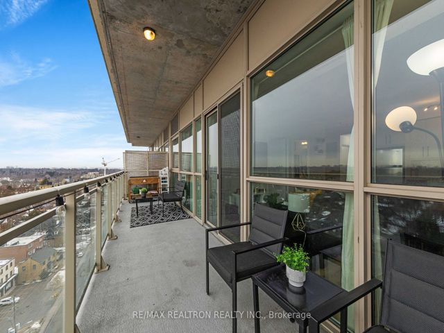 1301 - 5101 Dundas St W