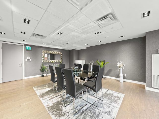 1301 - 5101 Dundas St W