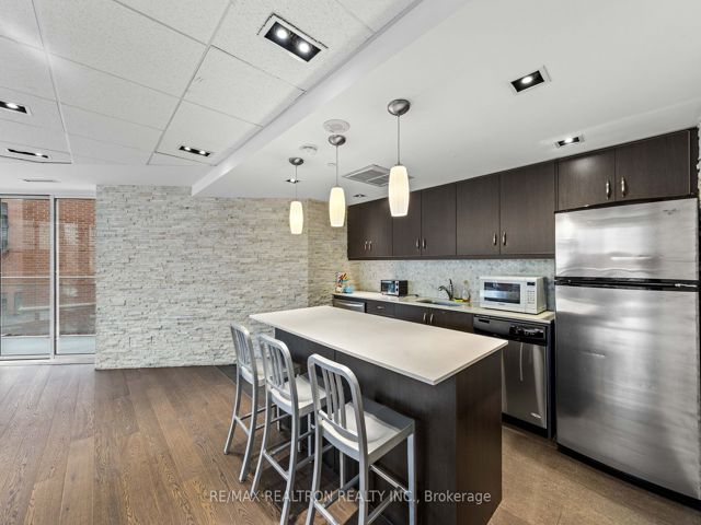 1301 - 5101 Dundas St W