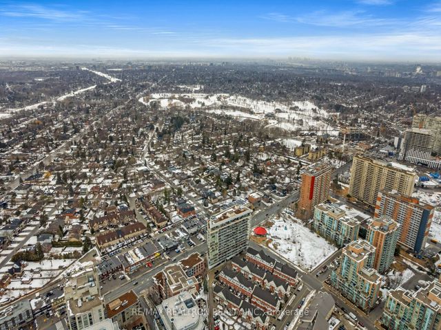 1301 - 5101 Dundas St W