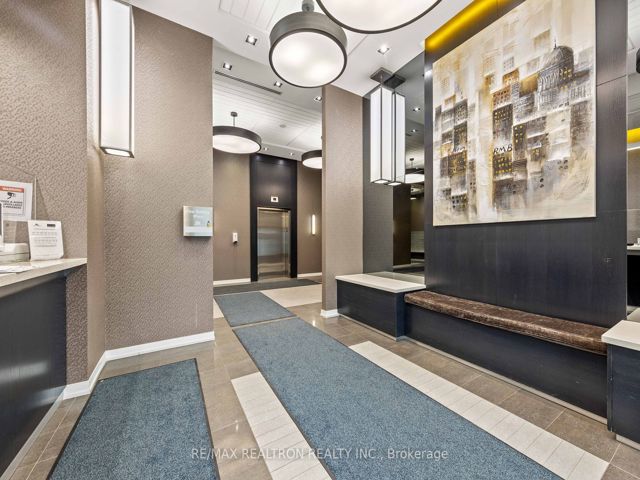 1301 - 5101 Dundas St W