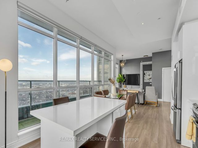 LPH08 - 2220 Lakeshore Blvd