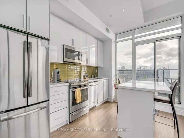 LPH08 - 2220 Lakeshore Blvd