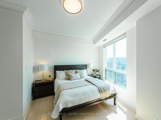 LPH08 - 2111 Lake Shore Blvd W