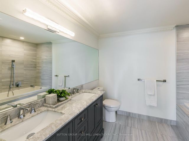 LPH08 - 2111 Lake Shore Blvd W