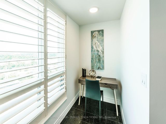 LPH08 - 2111 Lake Shore Blvd W