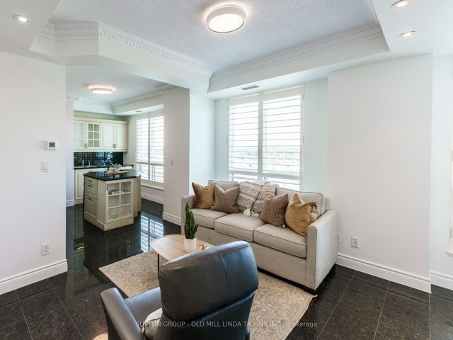 LPH08 - 2111 Lake Shore Blvd W