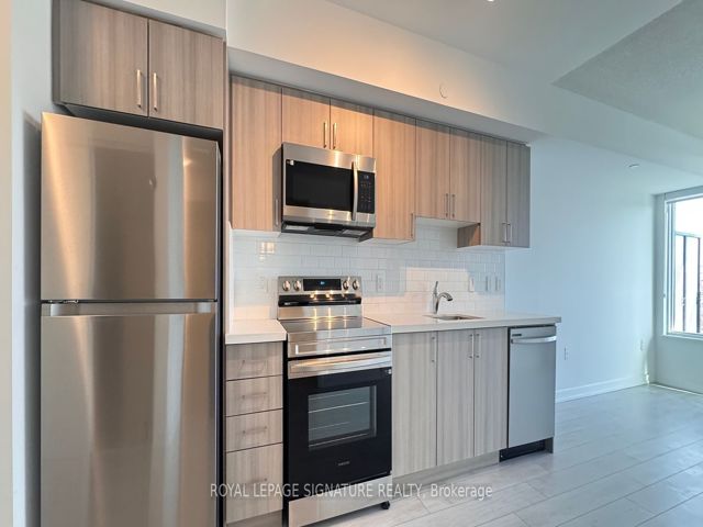 812 - 556 Marlee Ave