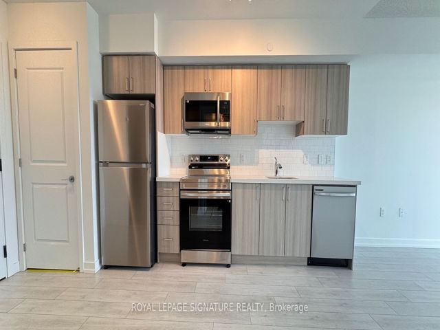 812 - 556 Marlee Ave
