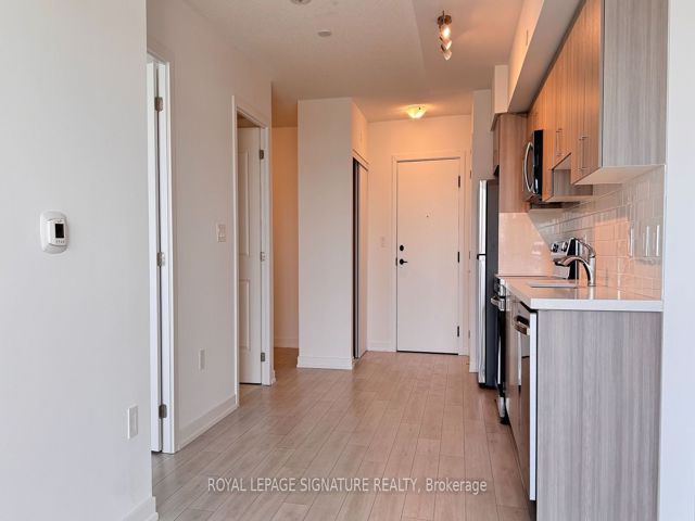 812 - 556 Marlee Ave