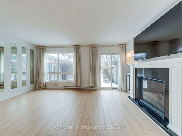 16 - 17 Centennial Park Rd