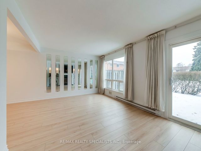 16 - 17 Centennial Park Rd