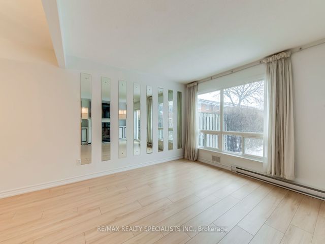 16 - 17 Centennial Park Rd