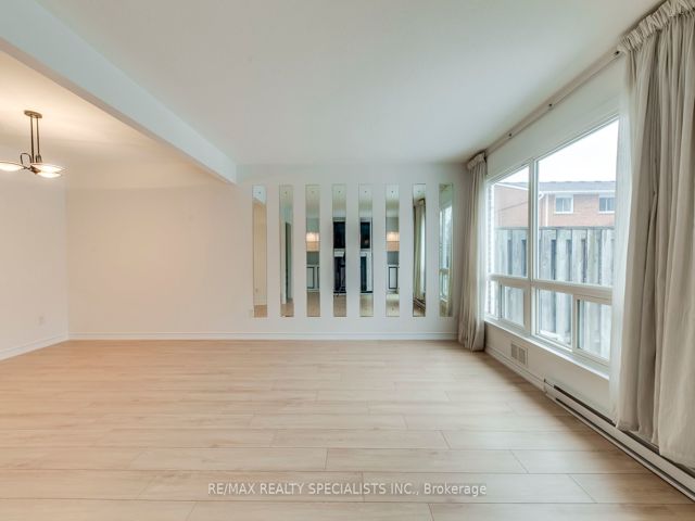 16 - 17 Centennial Park Rd