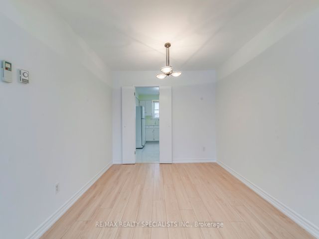 16 - 17 Centennial Park Rd