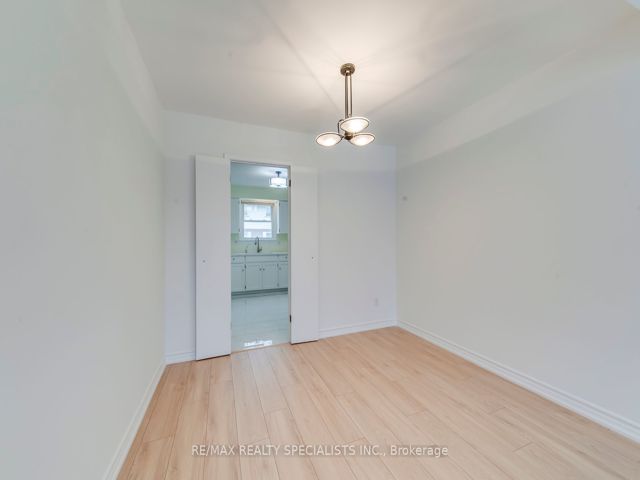 16 - 17 Centennial Park Rd