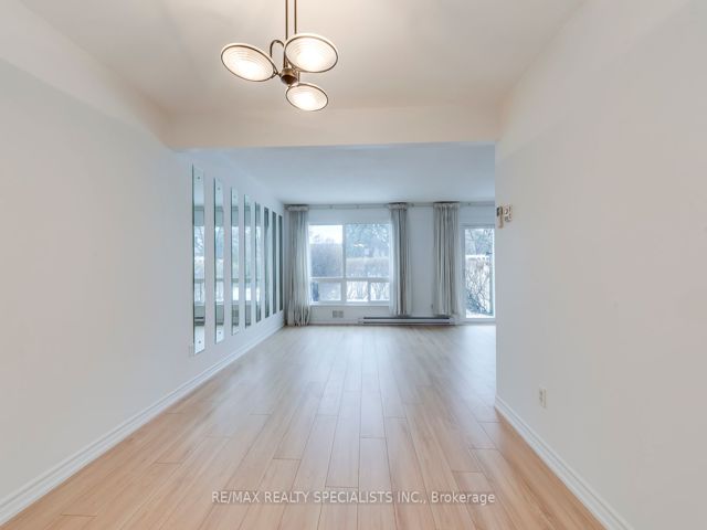 16 - 17 Centennial Park Rd