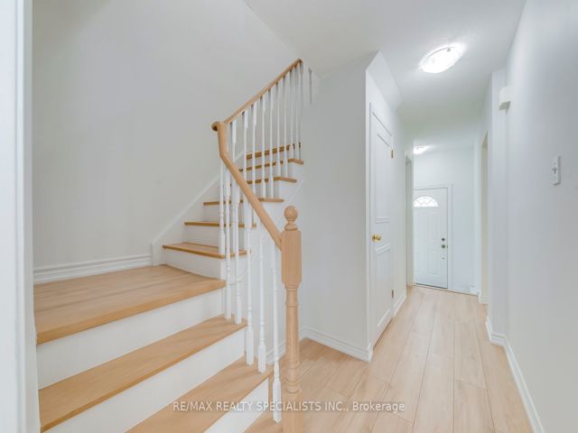 16 - 17 Centennial Park Rd