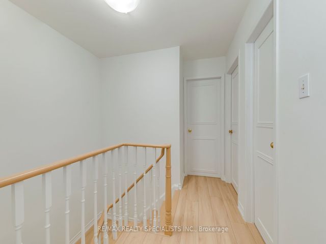 16 - 17 Centennial Park Rd