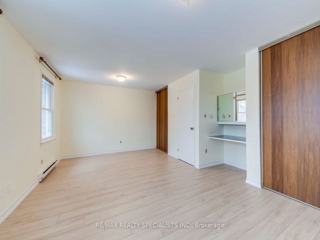 16 - 17 Centennial Park Rd