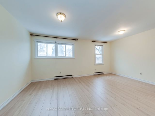 16 - 17 Centennial Park Rd