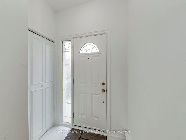 16 - 17 Centennial Park Rd