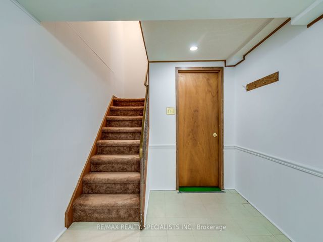 16 - 17 Centennial Park Rd