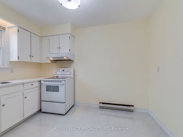 16 - 17 Centennial Park Rd