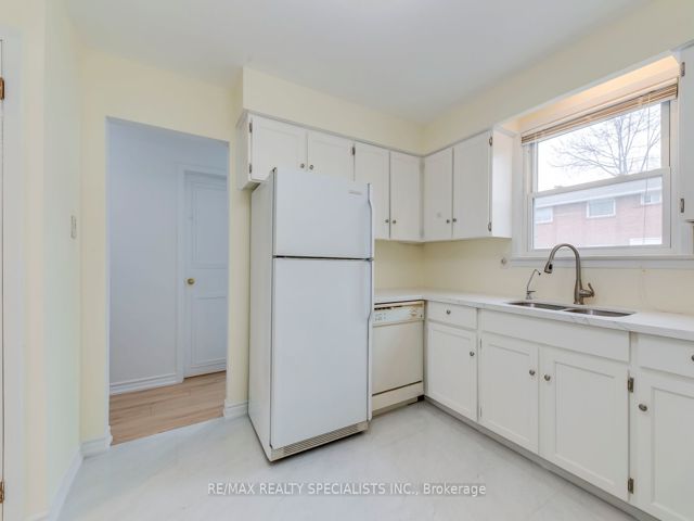 16 - 17 Centennial Park Rd
