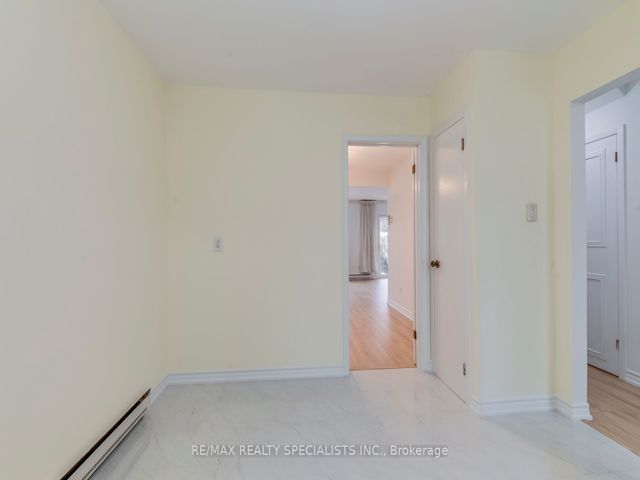 16 - 17 Centennial Park Rd