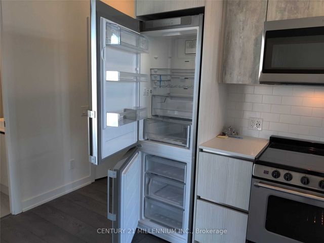1910 - 251 Manitoba St
