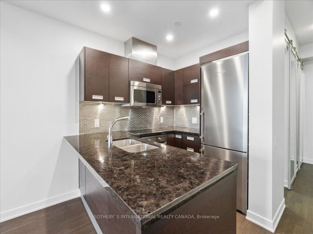 915 - 90 Park Lawn Rd