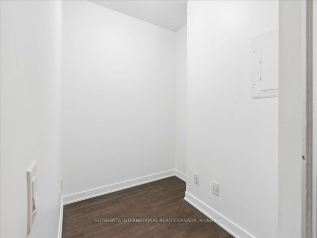 915 - 90 Park Lawn Rd