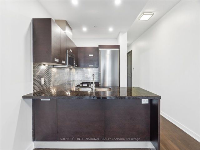 915 - 90 Park Lawn Rd
