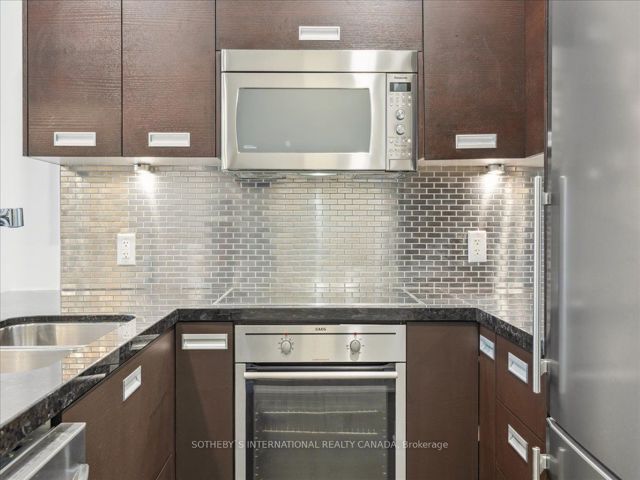915 - 90 Park Lawn Rd