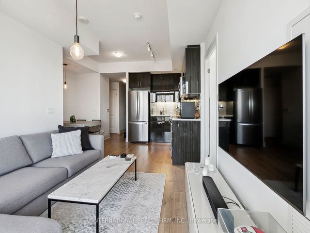 1403 - 17 Zorra St