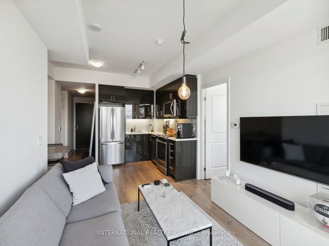 1403 - 17 Zorra St