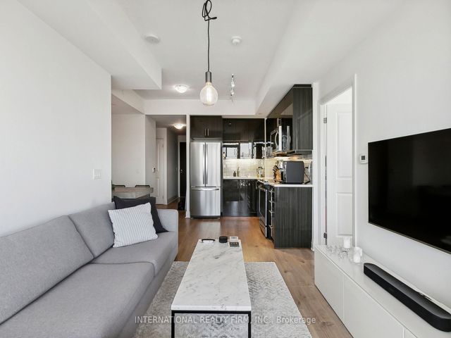 1403 - 17 Zorra St