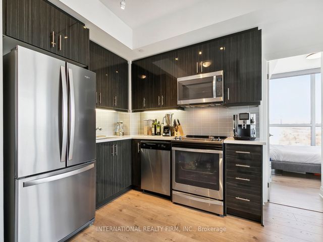1403 - 17 Zorra St