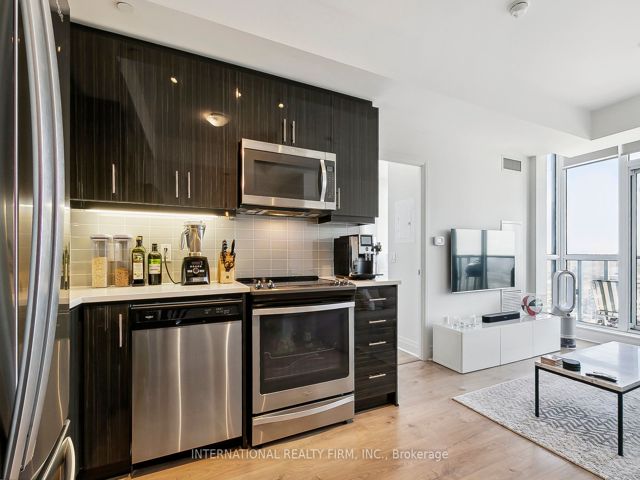 1403 - 17 Zorra St