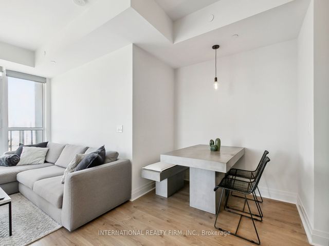 1403 - 17 Zorra St