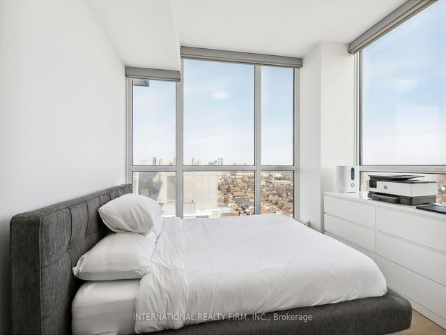 1403 - 17 Zorra St