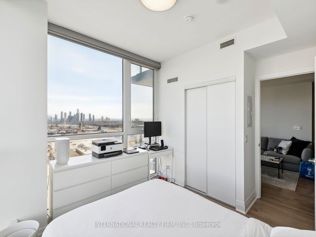1403 - 17 Zorra St