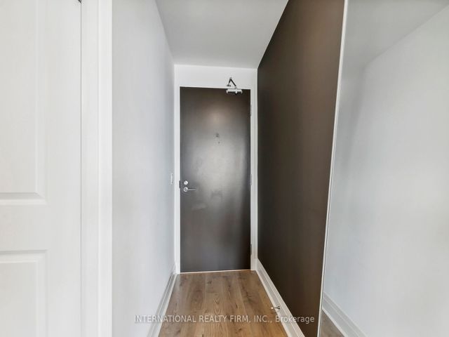 1403 - 17 Zorra St