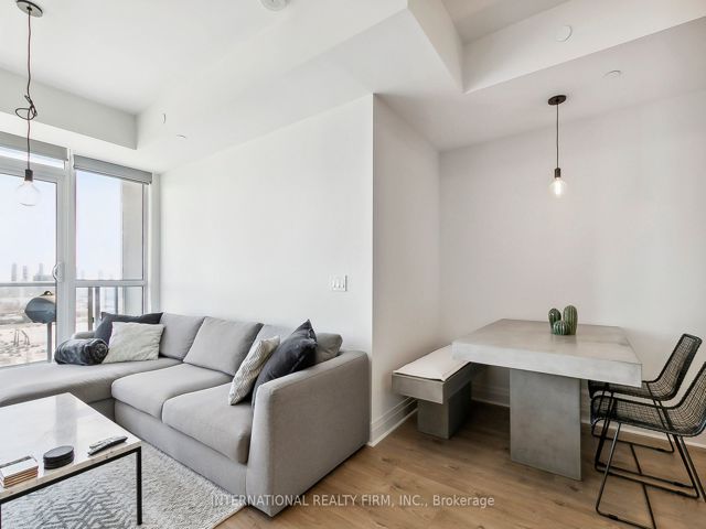 1403 - 17 Zorra St
