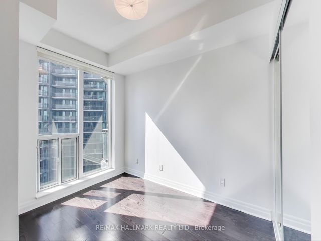 809 - 2119 Lake Shore Blvd W