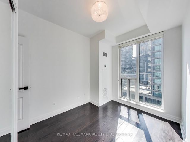 809 - 2119 Lake Shore Blvd W