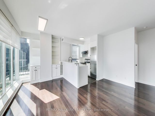 809 - 2119 Lake Shore Blvd W