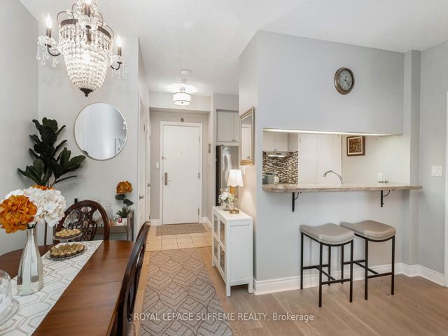 411 - 2 Aberfoyle Cres